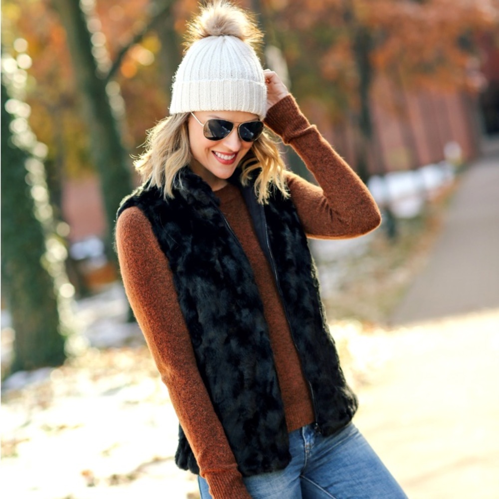 Bagatelle Black Faux Fur Zip Front Vest Size Small